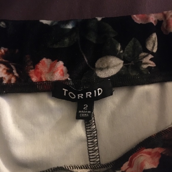 Torrid velvet skirt size 2 - Picture 2 of 2